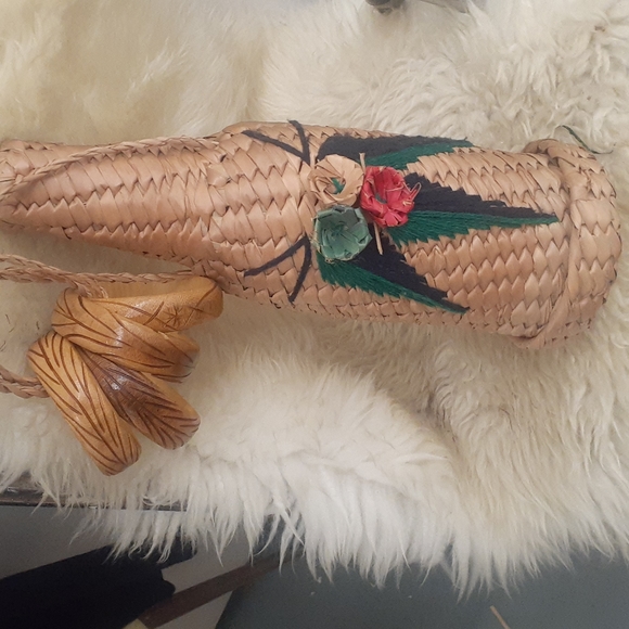 Vintage Other - BOHO VINTAGE 70’s rattan picnic wine bottle carrier & 4 WOOD BANGLES
